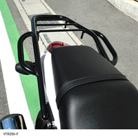 タンデムグリップ付リアキャリア