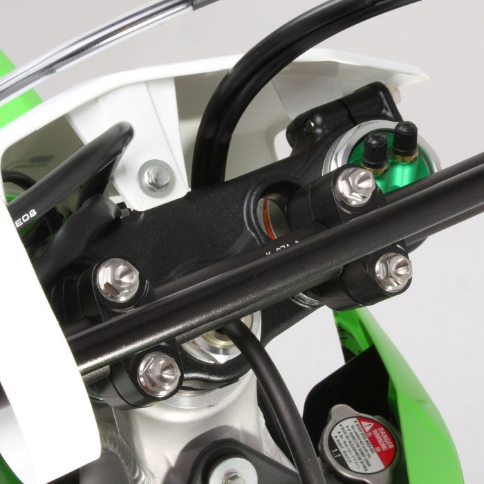 チタン フロントキャリパーマウント ボルトキット M8 2個入り