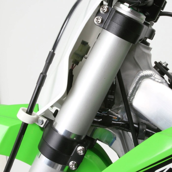 チタン フロントキャリパーマウント ボルトキット M8 2個入り