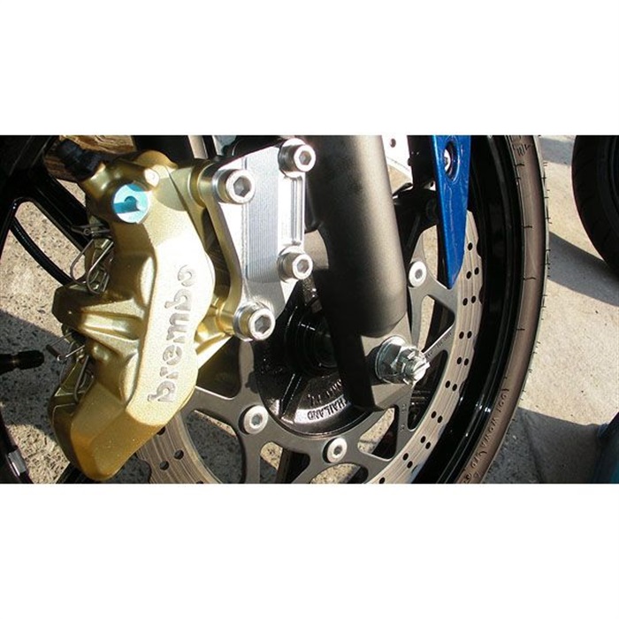 フロントキャリパーサポート brembo65mmピッチ対応 ブラック ACTIVE（アクティブ） GSX-R1100（89〜92年） フロントキャリパーサポート brembo65mmピッチ対応 大径ローター用