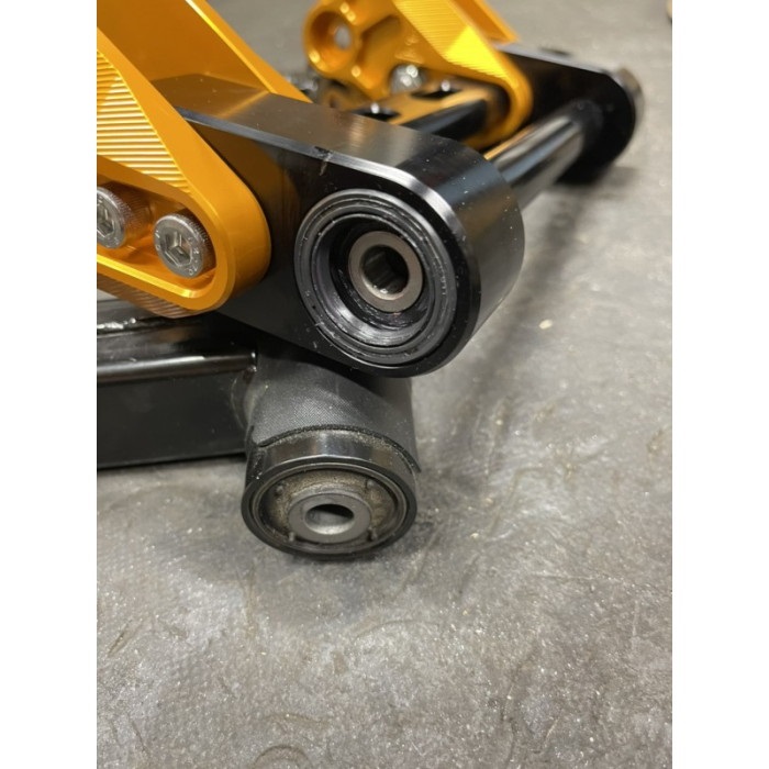 ZOO アルミエンジンハンガー【シグナスGRYPHUS(6型)/BWS125(3型