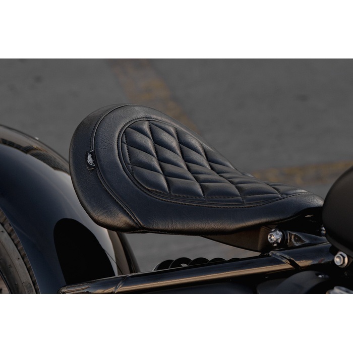 Motone Customs モートーンカスタムズ シート KING COBRA ダイヤモンド