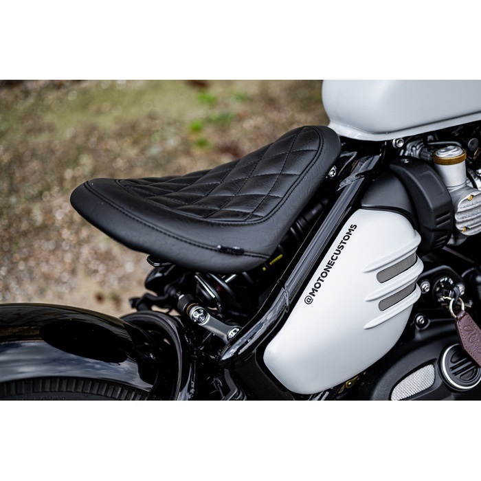 Motone Customs モートーンカスタムズ シート KING COBRA ダイヤモンド