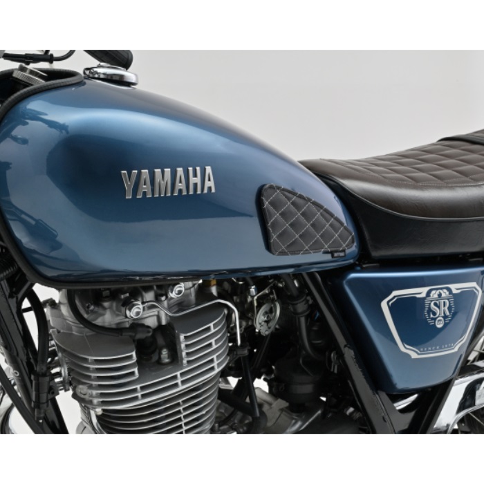 最新入荷】 トライアンフ タンク SR400 美品 ニーグリップ
