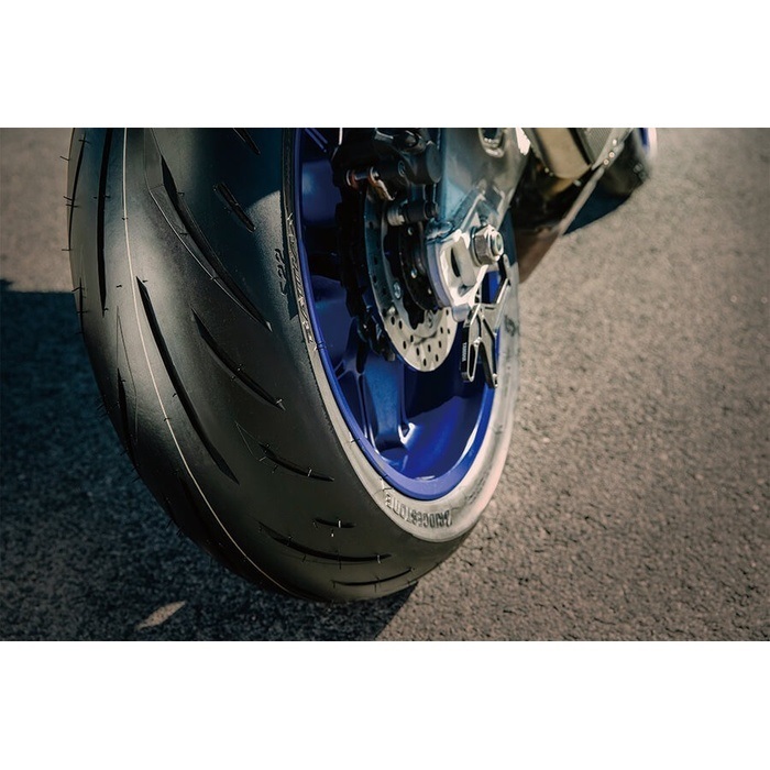 BATTLAX HYPERSPORT S22 フロント：120/70ZR17 M/C (58W) TL (バ